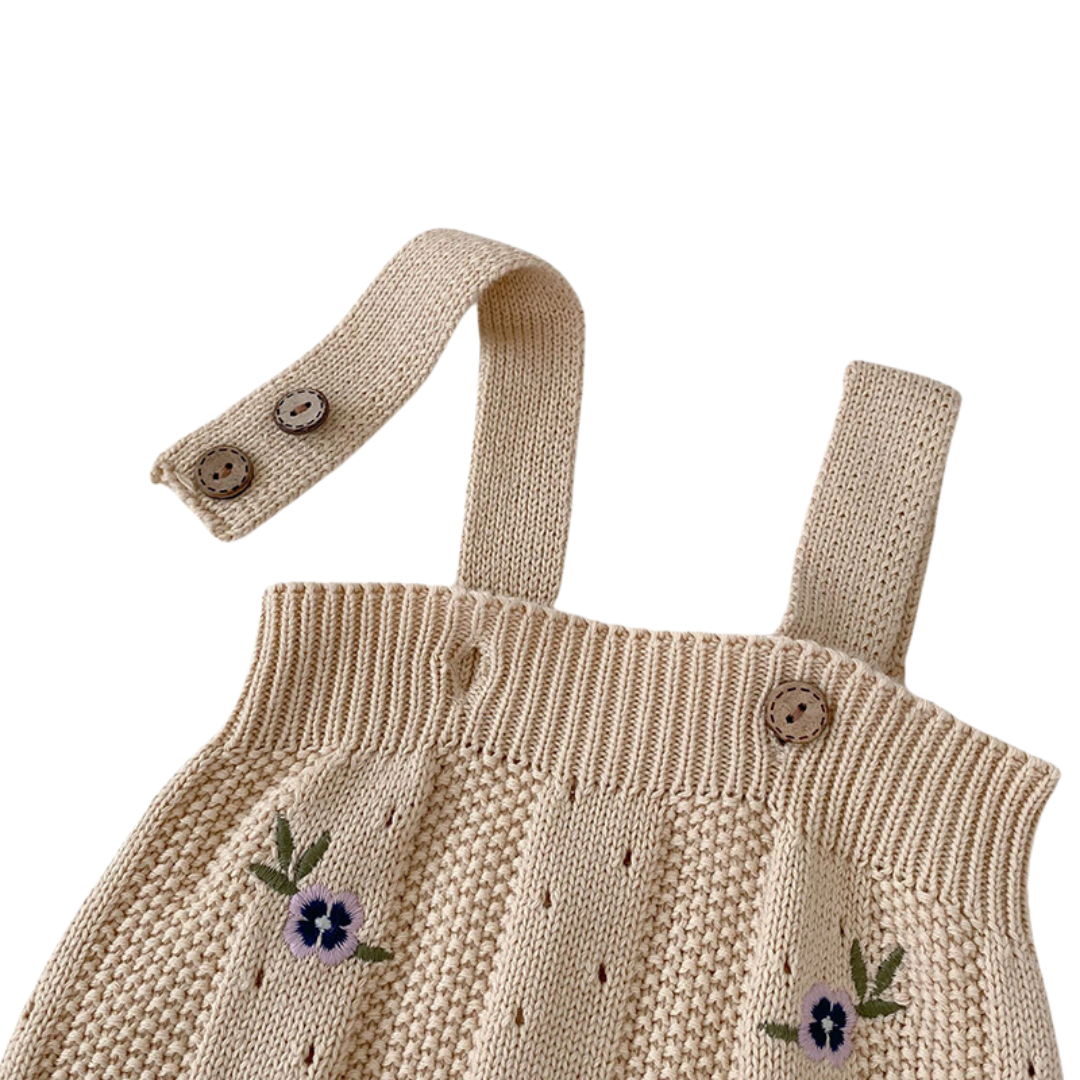 Strickset für Babys mit Blumendesign