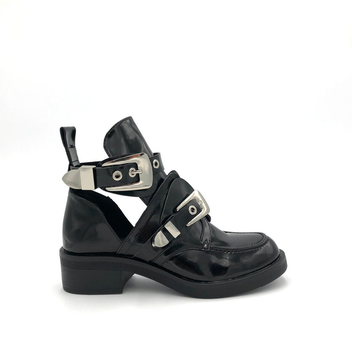 Schwarzer Lederschuh mit Schnallen & Cut-Outs