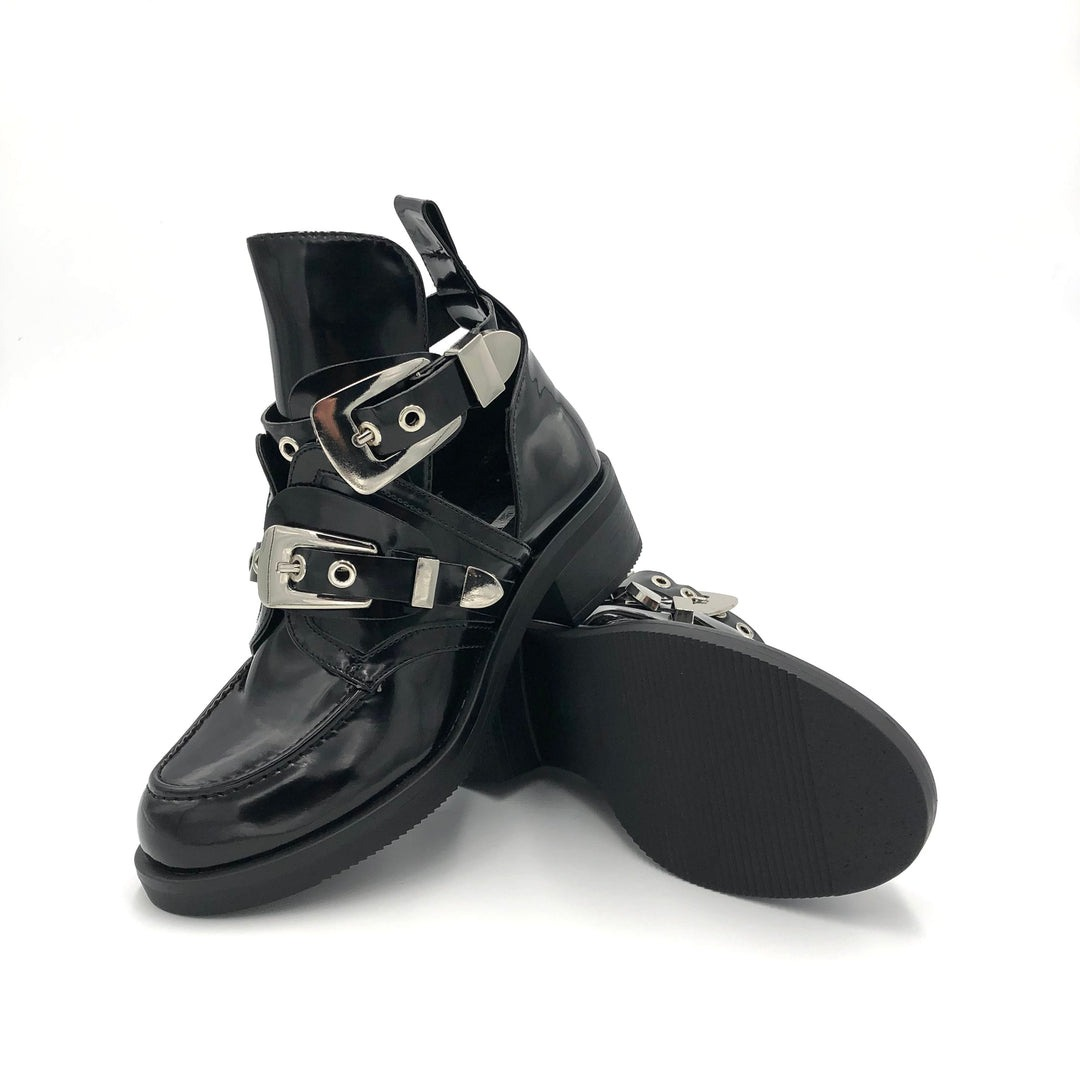 Schwarzer Lederschuh mit Schnallen & Cut-Outs