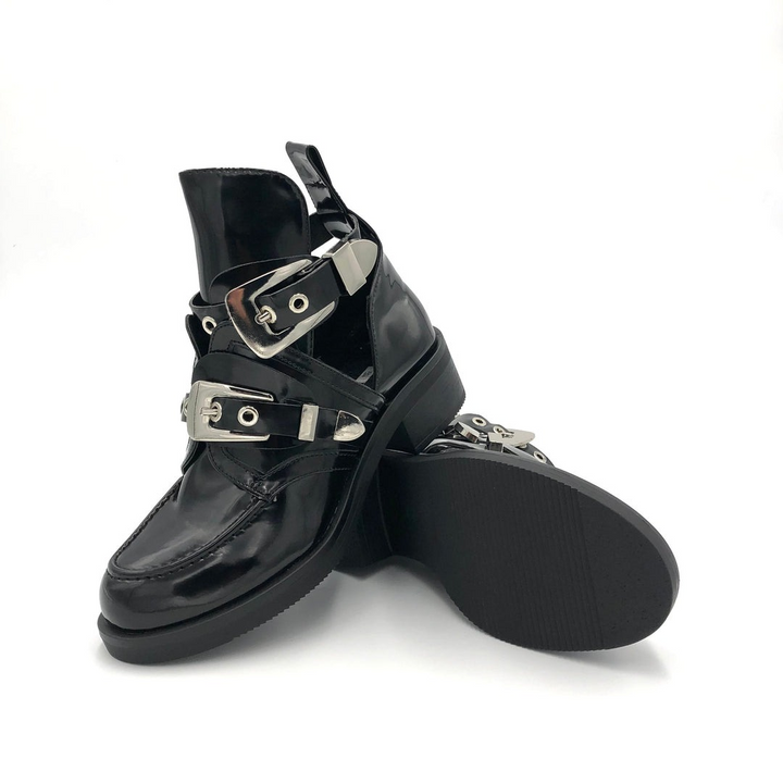 Schwarzer Lederschuh mit Schnallen & Cut-Outs
