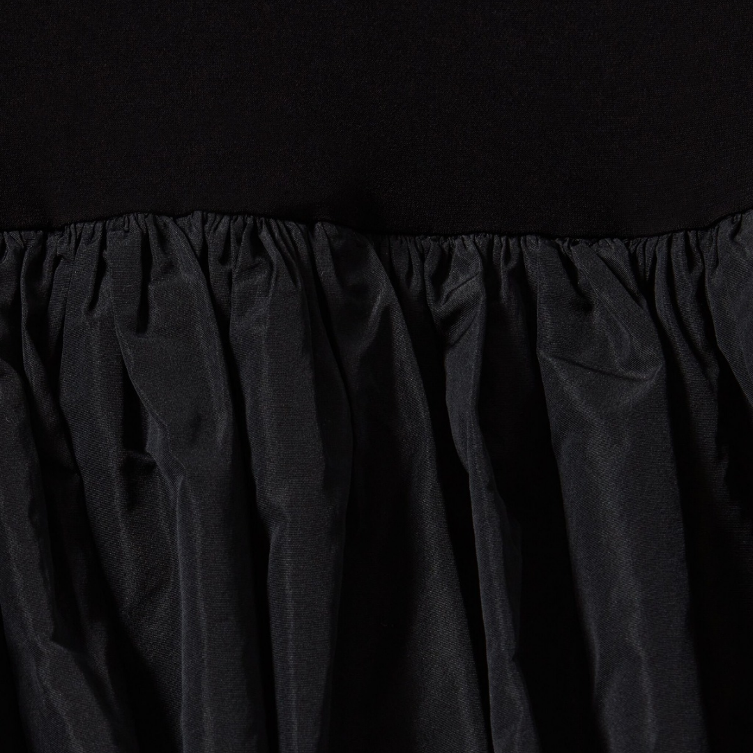 Schwarzes Kleid-mit Ballonrock